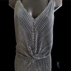 LISA RENNA Sleeveless cropped paint suit. MEDIUM and LARGE